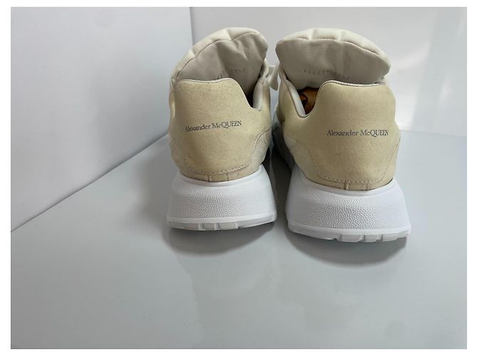 Alexander McQueen Sneakers Puffy in suede - Beige - vista 8