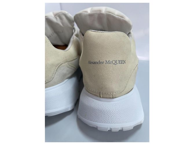Alexander McQueen Sneakers Puffy in suede - Beige - vista 9
