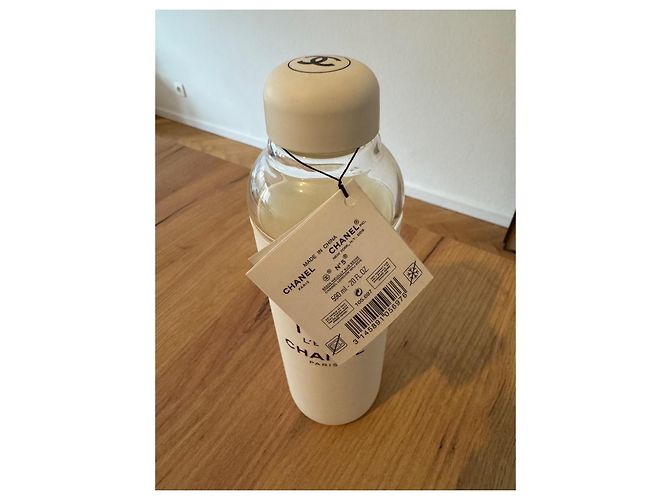 Chanel N°5 Limited Edition Reusable Water Bottle White - view 3