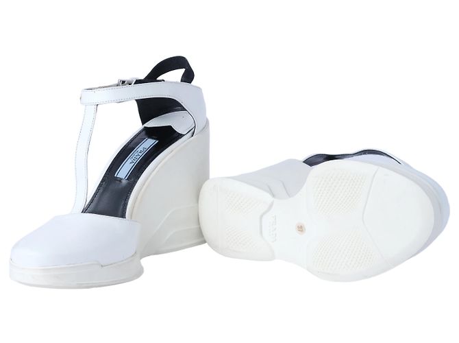 Sandali con zeppa piattaforma in pelle bianca T-Strap di Prada Bianco - vista 9