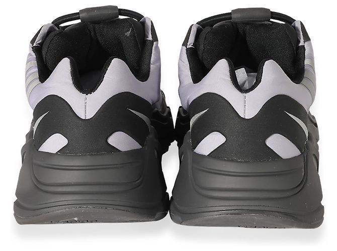 Adidas Yeezy Boost 700 MNVN 'Geode' - vista 2