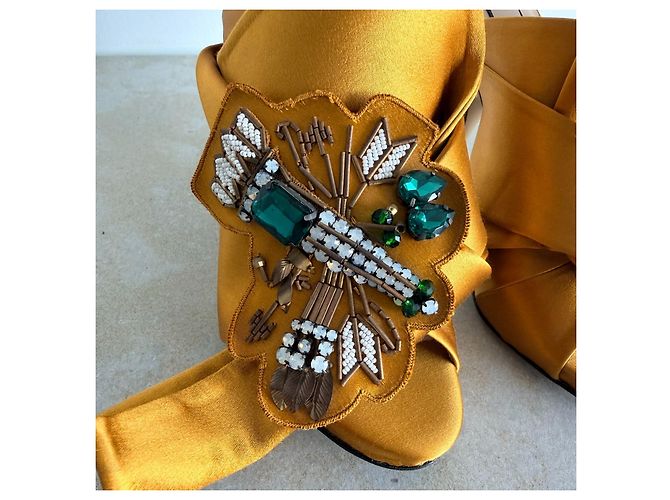 Sabot No 21 in raso di seta con gioielli Runway 2015 Senape - vista 7