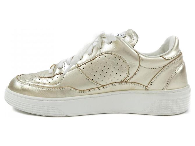 Sneakers in pelle di vitello laminata Chanel D'oro - vista 2