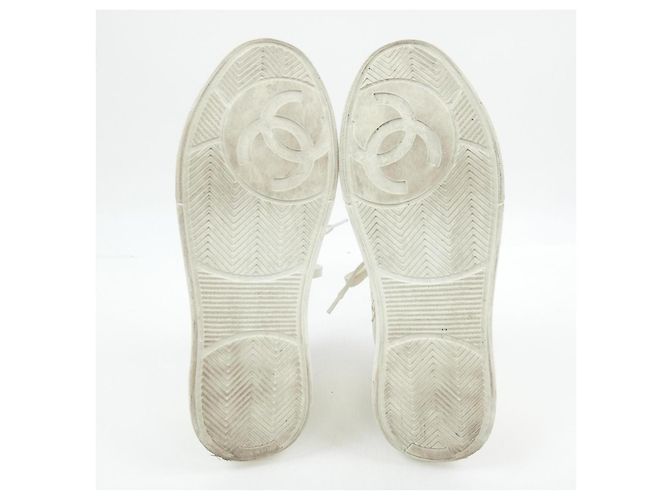 Sneakers in pelle di vitello laminata Chanel D'oro - vista 4