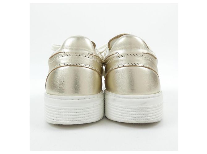 Sneakers in pelle di vitello laminata Chanel D'oro - vista 5