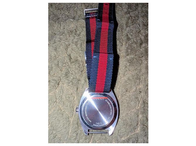 Relógio Gucci G-Timeless com Pulseira Web Preto Vermelho Azul - vista 4