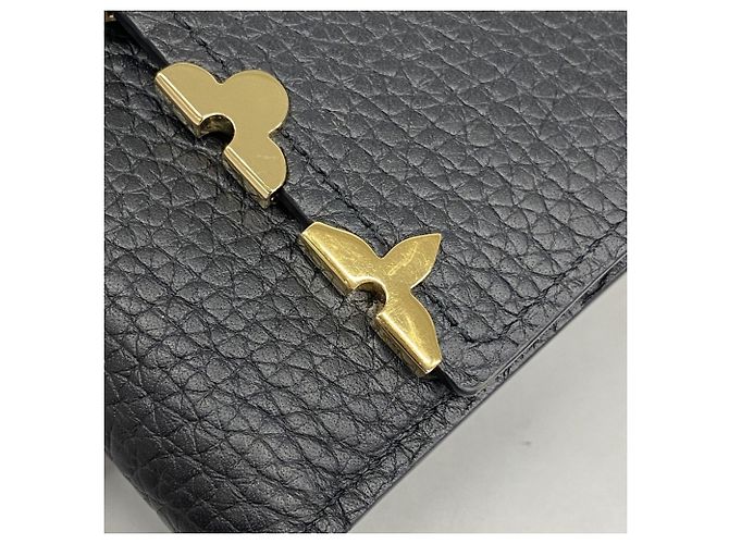 Capucines Portafoglio pieghevole Louis Vuitton in Noir Nero - vista 6