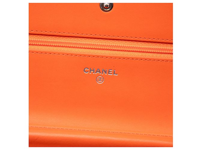 Wallet On Chain Chanel Orange CC Geldbörse aus Lackcaviar mit Kette Rot - Ansicht 5