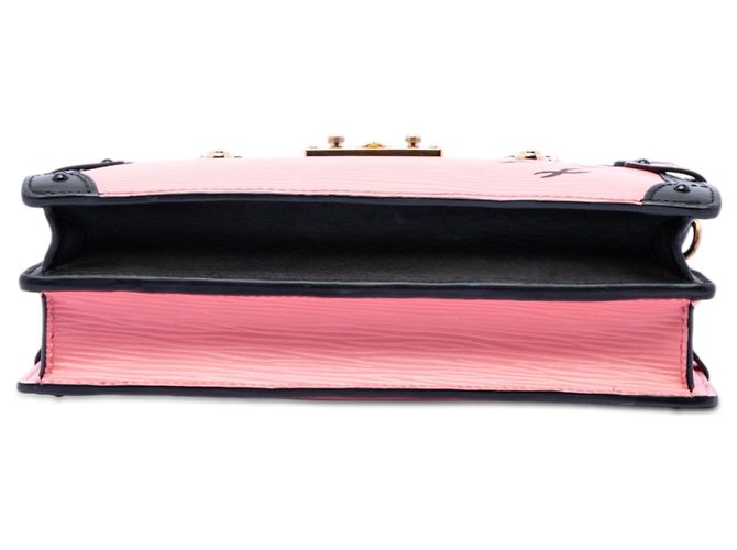 Clutch Trunk Epi Rosa Louis Vuitton - vista 3