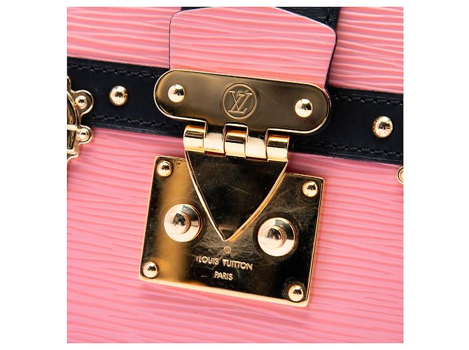Clutch Trunk Epi Rosa Louis Vuitton - vista 5