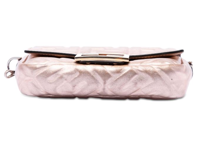 Borsa Baguette in pelle metallica goffrata Zucca mini rosa Fendi - vista 3