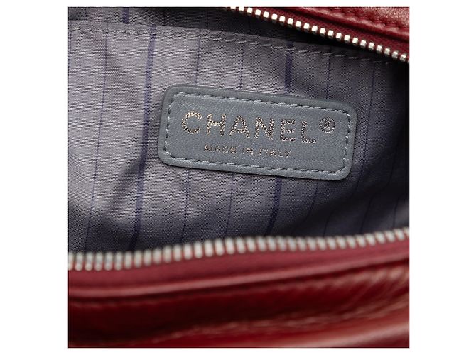 Camera Borsa a tracolla in pelle di agnello trapuntata rossa CC di Chanel Rosso Bordò - vista 5