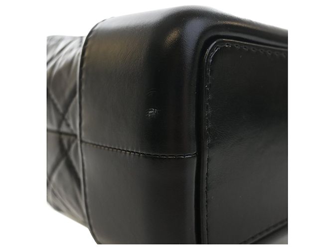 Mochila Gabrielle pequena em couro envelhecido acolchoado preto Chanel - vista 11