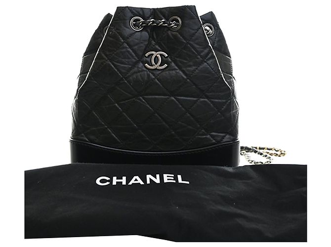 Mochila Gabrielle pequena em couro envelhecido acolchoado preto Chanel - vista 15