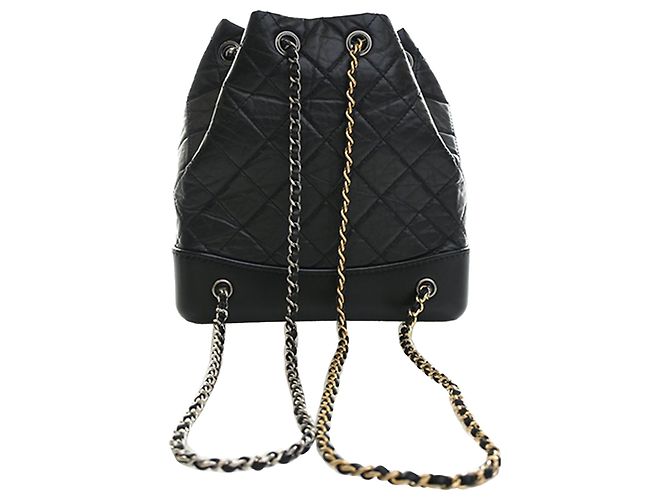 Mochila Gabrielle pequena em couro envelhecido acolchoado preto Chanel - vista 2