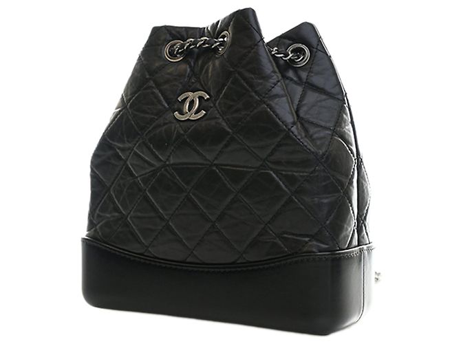 Mochila Gabrielle pequena em couro envelhecido acolchoado preto Chanel - vista 4