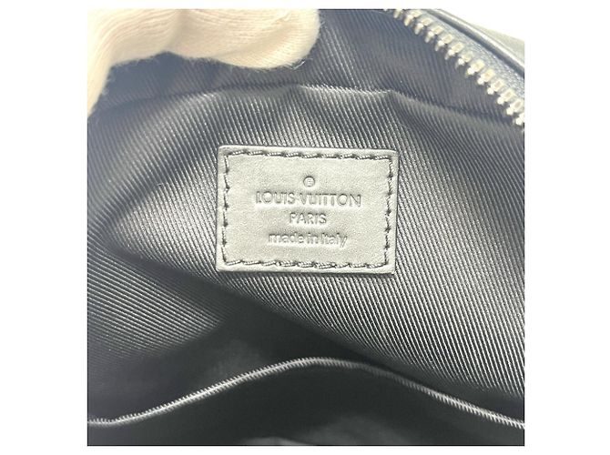 Borsa a tracolla Pochette Danube PM Monogram Shadow di Louis Vuitton Nero - vista 16