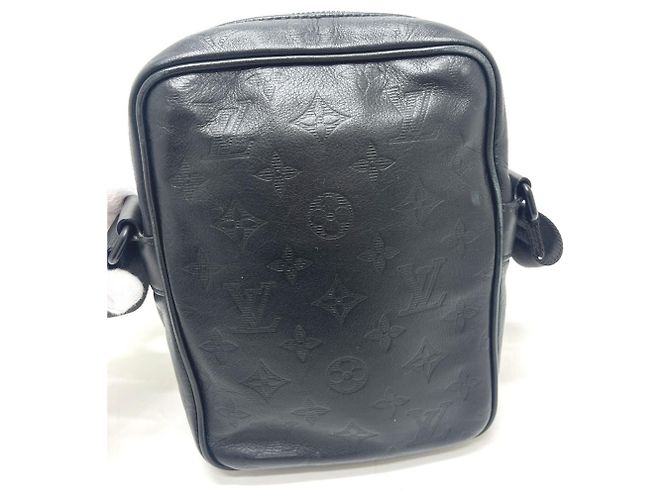 Borsa a tracolla Pochette Danube PM Monogram Shadow di Louis Vuitton Nero - vista 2