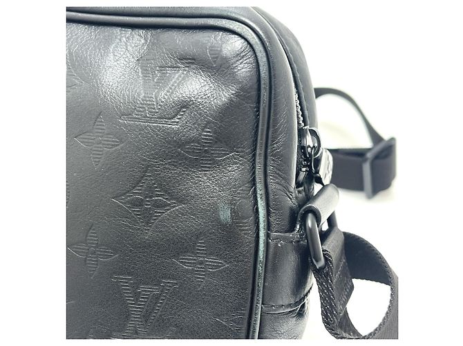 Borsa a tracolla Pochette Danube PM Monogram Shadow di Louis Vuitton Nero - vista 3