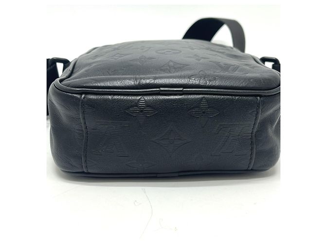 Borsa a tracolla Pochette Danube PM Monogram Shadow di Louis Vuitton Nero - vista 4