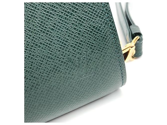 Pochette a mano Louis Vuitton Taiga Baikal Cachi - vista 18