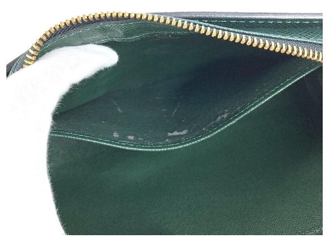 Pochette a mano Louis Vuitton Taiga Baikal Cachi - vista 7