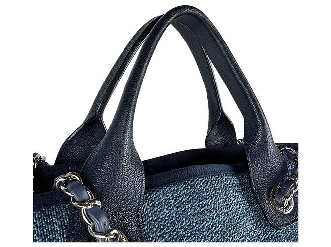 Sac à main et à épaule large bleu Chanel - vue 10