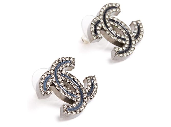 Chanel 2021 CC Dunkel Silber Und Strass Maxi Steckerohrringe - Ansicht 2