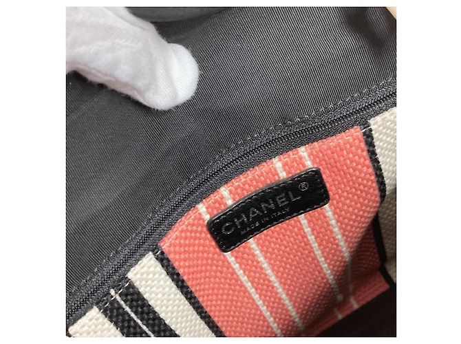Timeless Borsa a spalla con logo CC Coco Mark della linea crociera Chanel Nero Rosa Bianco - vista 12
