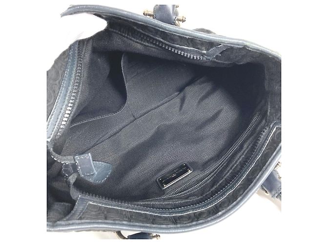 Borsa a Spalla con Logo Gancini di Salvatore Ferragamo Nero - vista 10