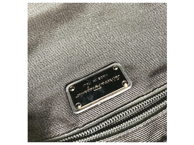 Borsa a Spalla con Logo Gancini di Salvatore Ferragamo Nero - vista 12