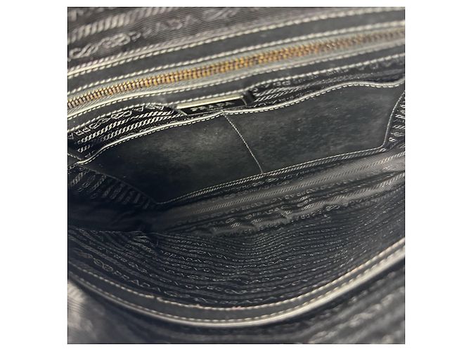 Borsa a spalla in pelle nera Prada Nero - vista 5