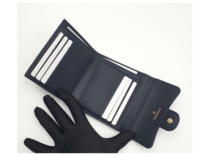 Chanel Portafoglio piccolo classico con pattina, pelle di agnello, blu navy Blu scuro - vista 3