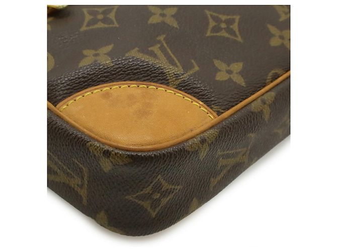 Clutch Dragonne Marly Monogram Louis Vuitton Marrone - vista 3