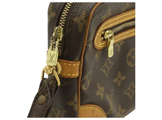 Clutch Dragonne Marly Monogram Louis Vuitton Marrone - vista 6