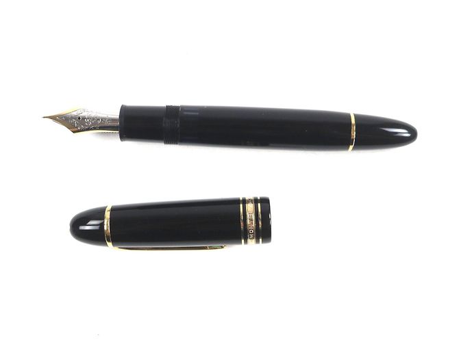 Pluma Montblanc Meisterstück 149 en oro de 14K Negro - vista 4