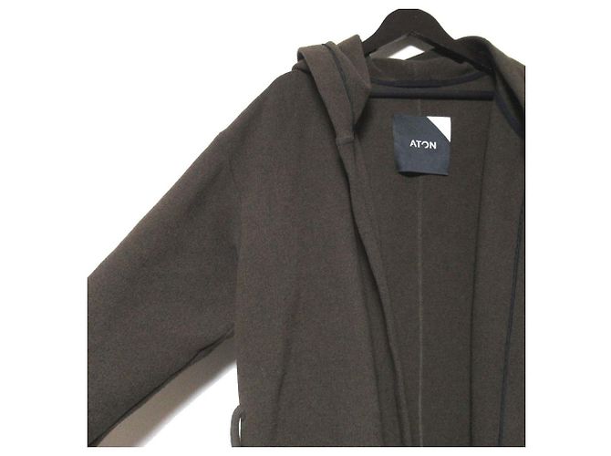 Autre Marque Langer Melton-Mantel aus Ziegenleder ATON Schwarz Grün Khaki - Ansicht 3