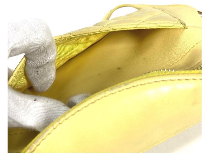 Bolsa sling matelassé amarela Chanel Amarelo - vista 10
