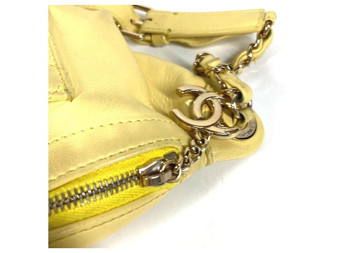 Bolsa sling matelassé amarela Chanel Amarelo - vista 11