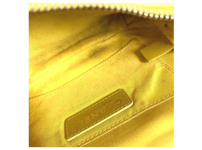 Bolsa sling matelassé amarela Chanel Amarelo - vista 12