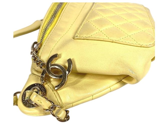 Bolsa sling matelassé amarela Chanel Amarelo - vista 3