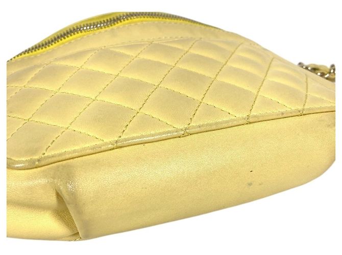 Bolsa sling matelassé amarela Chanel Amarelo - vista 4