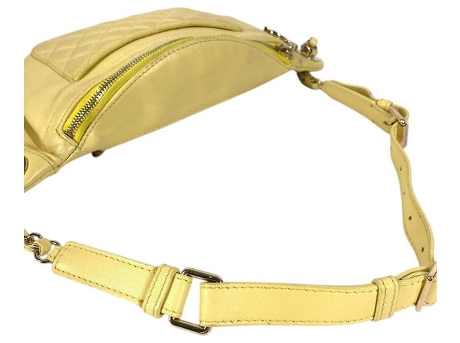 Bolsa sling matelassé amarela Chanel Amarelo - vista 6
