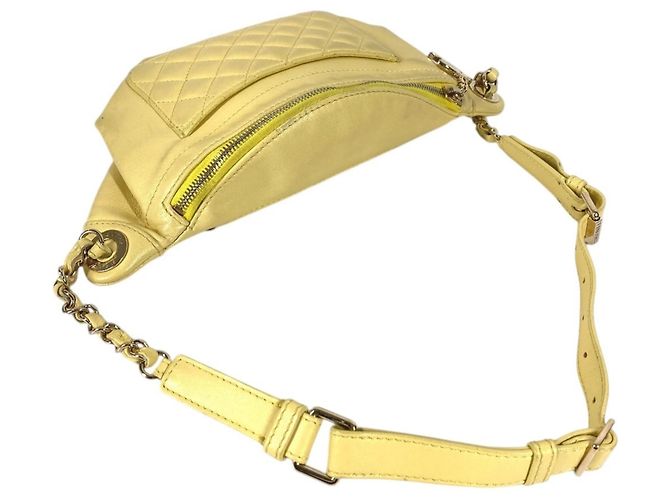 Bolsa sling matelassé amarela Chanel Amarelo - vista 7