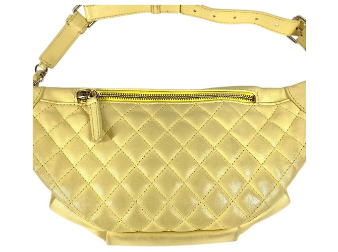 Bolsa sling matelassé amarela Chanel Amarelo - vista 8