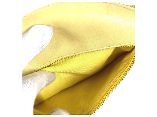 Bolsa sling matelassé amarela Chanel Amarelo - vista 9