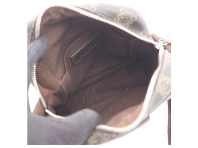 Bolsa de Ombro Anagram Repeat da Loewe Marrom - vista 3