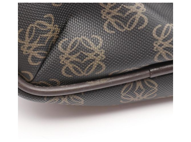 Bolsa de Ombro Anagram Repeat da Loewe Marrom - vista 7