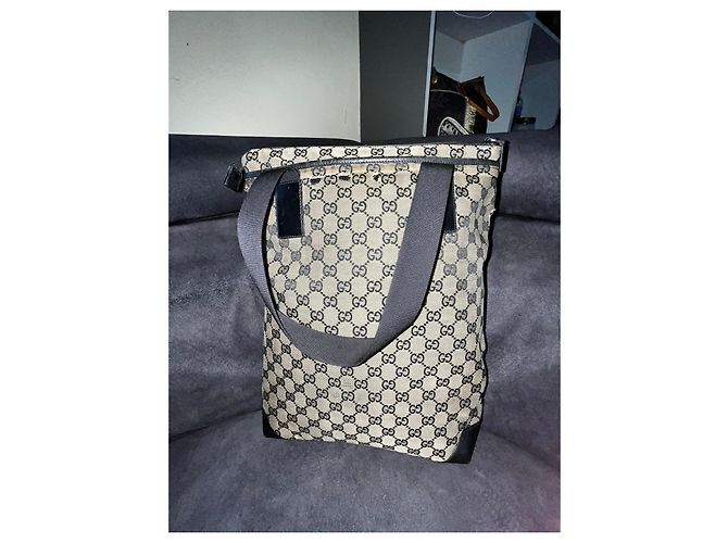 Gucci Borsa Tote GG Supreme Canvas Nero Beige - vista 5