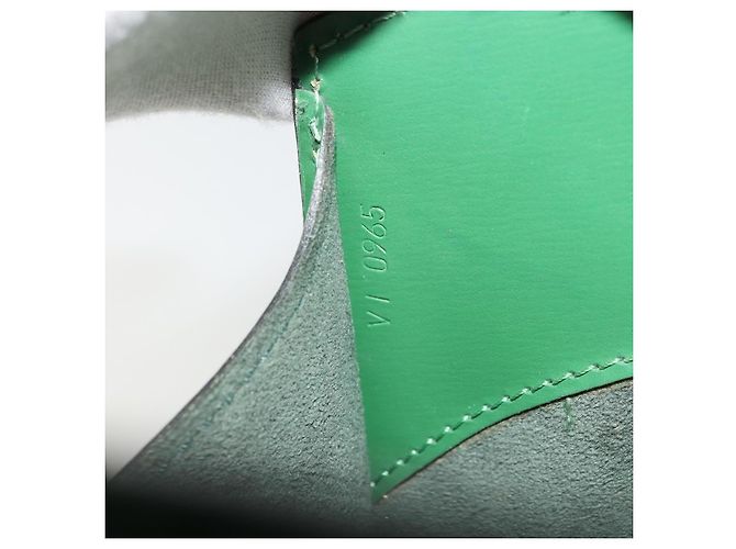 Louis Vuitton Cluny Epi Leather Verde - vista 6